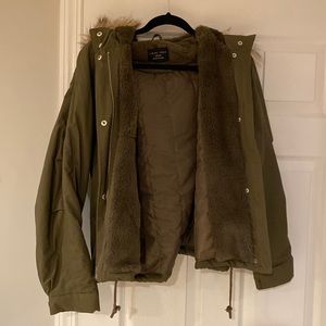 Green cropped puffer jacket 🧥